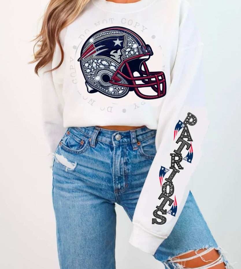 PATRIOTS HELMENT CREWNECK